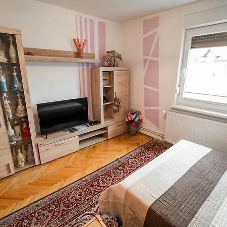 Quiet And Sunny With Balcony - Two Bedroom With Balcony * Podnart