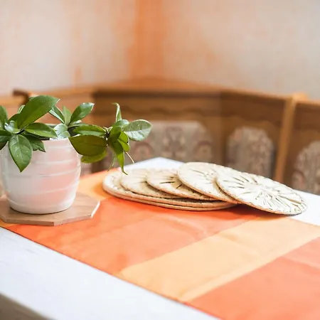 Quiet And Sunny With Balcony - Two Bedroom With Balcony Apartment *