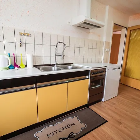 Quiet And Sunny With Balcony - Two Bedroom With Balcony *