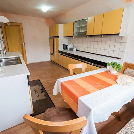 Quiet And Sunny With Balcony - Two Bedroom With Balcony